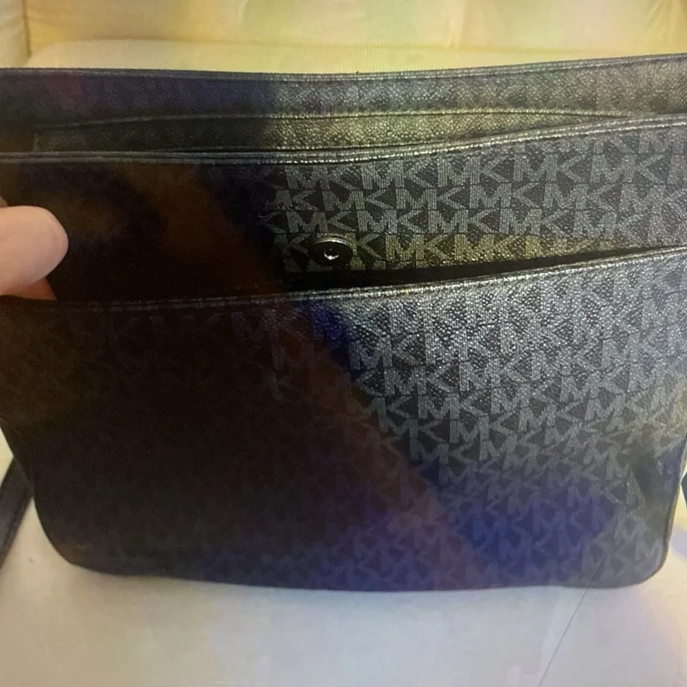 Nwt. Michael Michael kors jet set travel large logo messenger bag